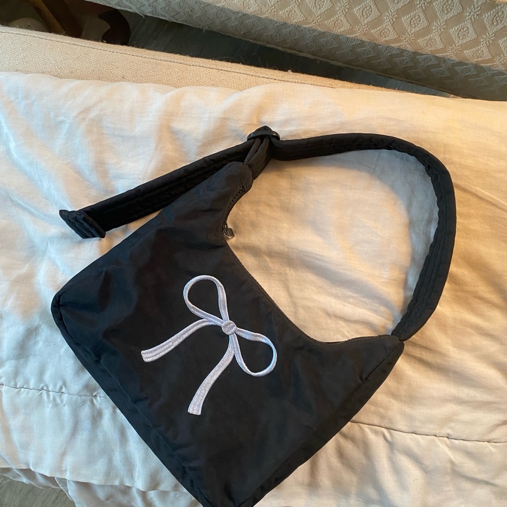 BAGGU UO Exclusive Embroidered Bow Small Shoulder Bag